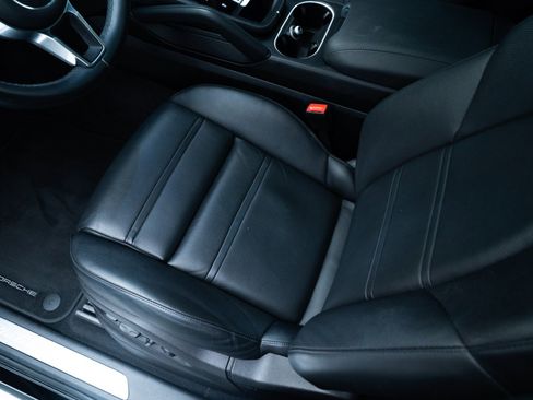 Certified 2023 Porsche Cayenne Platinum Edition AWD/4WD image 16