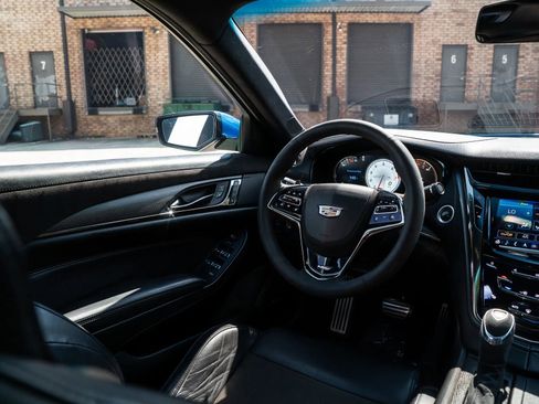 Used 2018 Cadillac CTS V w/ Luxury Package RWD image 37