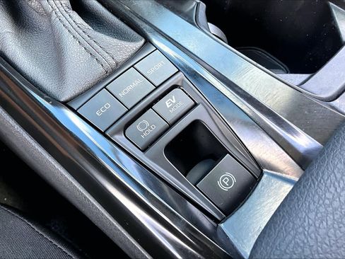 Used 2025 Toyota Camry LE FWD image 33