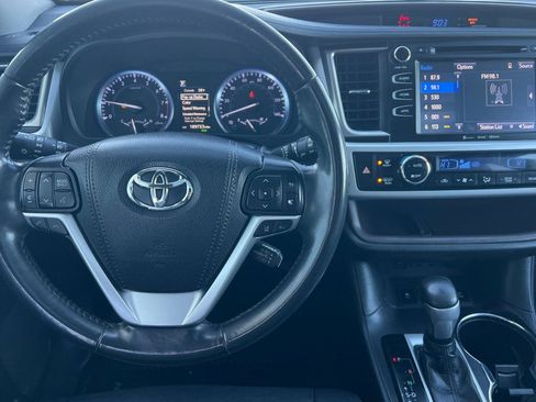 Used 2019 Toyota Highlander XLE image 15