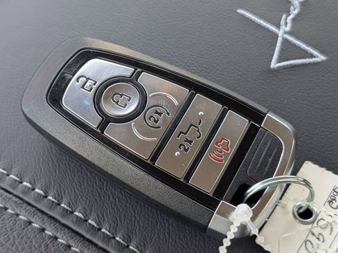 New 2026 Ford F250 Lariat w/ Black Appearance Package image 34