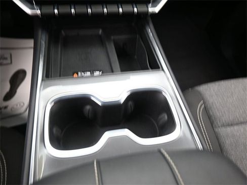 Used 2025 GMC Acadia Elevation image 11