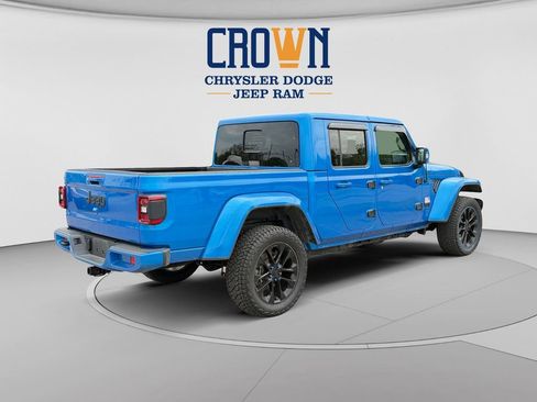 Used 2022 Jeep Gladiator Overland AWD/4WD image 3
