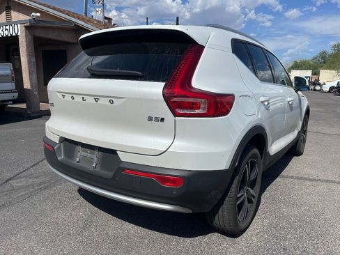 Used 2023 Volvo XC40 B5 Plus AWD/4WD image 3