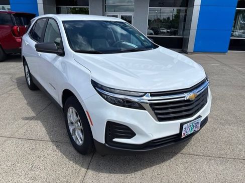 Used 2024 Chevrolet Equinox LS w/ LS Convenience Package AWD/4WD image 2