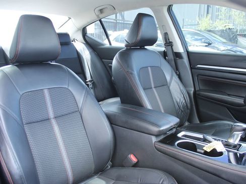 Used 2023 Nissan Altima 2.5 SR FWD image 18