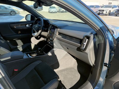 Certified 2023 Volvo XC40 Recharge Plus image 23