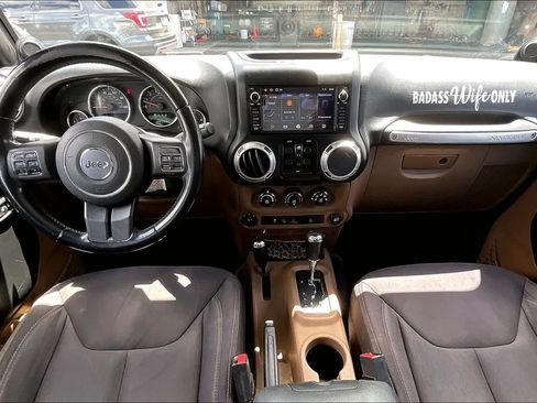 Used 2013 Jeep Wrangler Unlimited Sahara w/ Connectivity Group AWD/4WD image 10