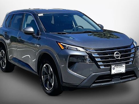 Used 2024 Nissan Rogue SV FWD image 2
