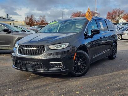 Certified 2024 Chrysler Pacifica Touring-L