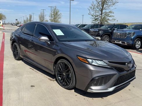 Used 2023 Toyota Camry XSE FWD image 4