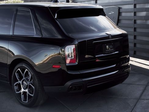 Used 2022 Rolls-Royce Cullinan Black Badge w/ Dark Exterior Package image 15