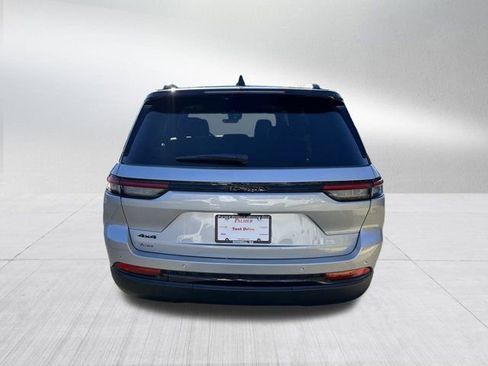 New 2025 Jeep Grand Cherokee Limited image 6