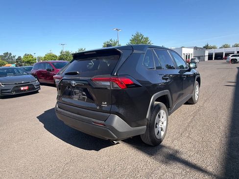 Used 2023 Toyota RAV4 LE AWD/4WD image 4