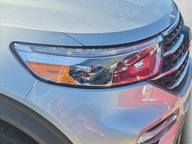 Used 2023 Ford Explorer XLT w/ Equipment Group 202A AWD/4WD image 4