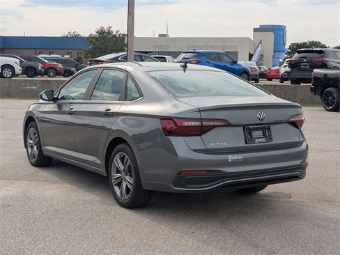 Used 2024 Volkswagen Jetta SE image 5