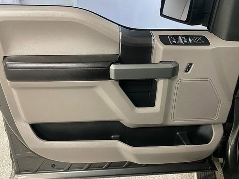 Used 2015 Ford F150 XLT image 9