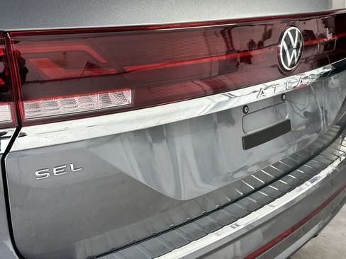 Used 2024 Volkswagen Atlas SEL Premium R-Line AWD/4WD image 10