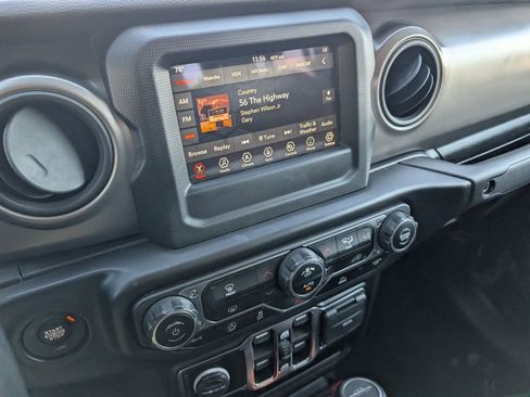 Used 2021 Jeep Gladiator Sport image 16