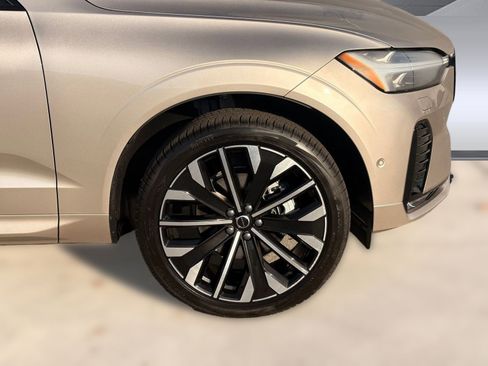 New 2026 Volvo XC60 B5 Ultra w/ Climate Package image 12