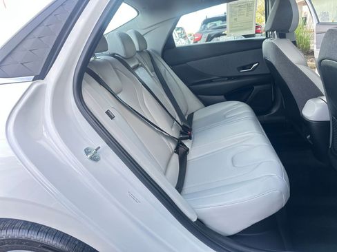 Used 2025 Hyundai Elantra Limited image 40