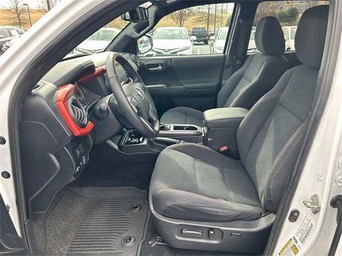 Used 2020 Toyota Tacoma TRD Sport w/ Technology Package image 20