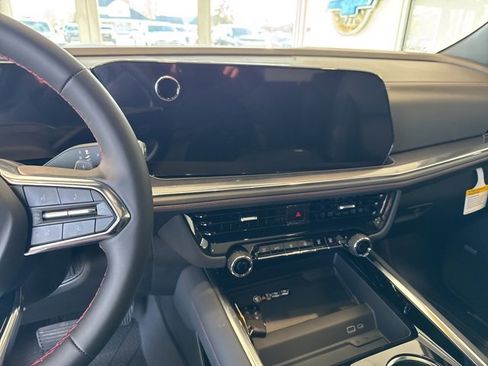 New 2026 Chevrolet Suburban RST image 13