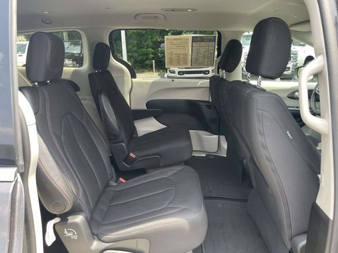 Certified 2018 Chrysler Pacifica Touring Plus FWD image 17