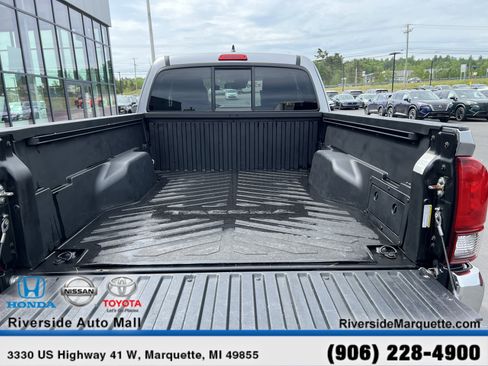 Used 2019 Toyota Tacoma SR5 AWD/4WD image 8