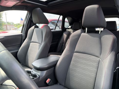 Used 2021 Toyota RAV4 SE w/ Weather & Moonroof Package AWD/4WD image 10