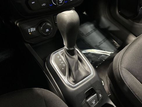 Used 2018 Jeep Renegade Altitude image 19