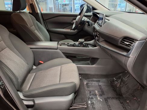 Used 2025 Nissan Rogue SV FWD image 10