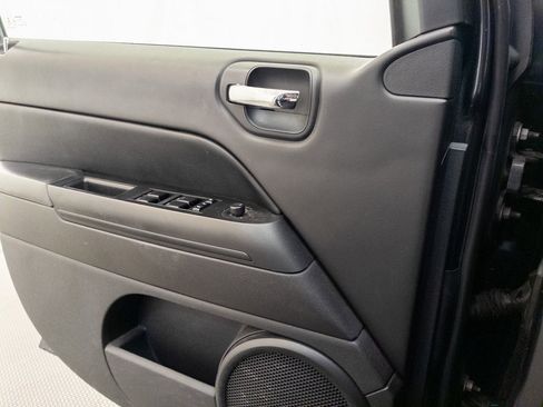 Used 2014 Jeep Compass Sport w/ Power Value Group image 27