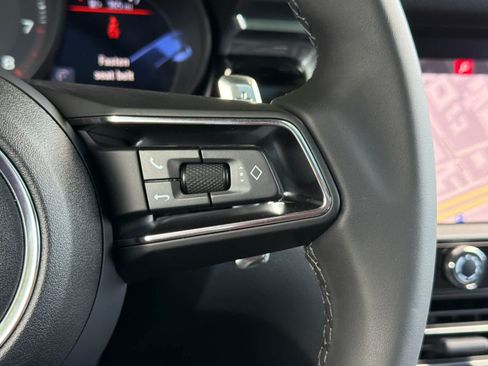 Certified 2025 Porsche Macan AWD/4WD image 27