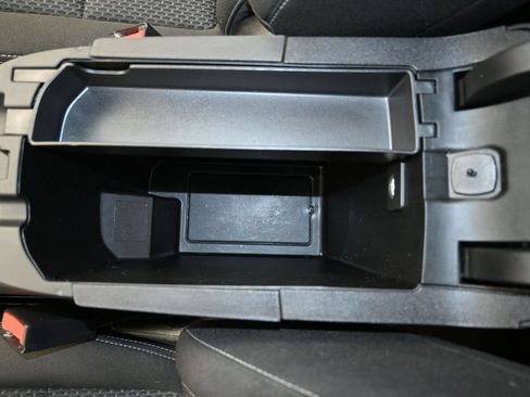 Used 2024 GMC Terrain SLE FWD image 19
