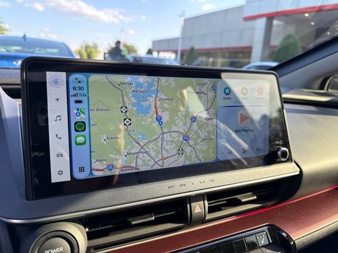 Used 2026 Toyota Prius Plug-In Hybrid FWD image 13