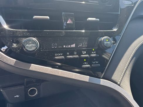 Used 2022 Toyota Camry SE w/ Cold Weather Package FWD image 21