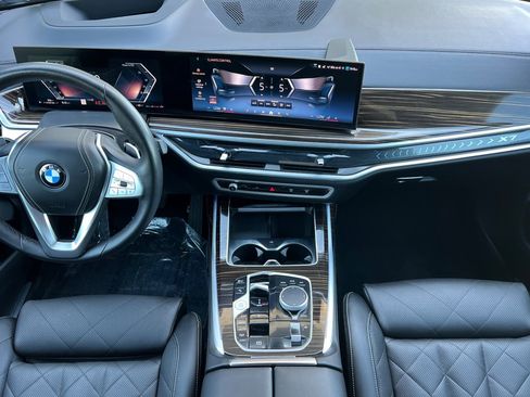 Used 2025 BMW X7 xDrive40i w/ Climate Comfort Package image 15