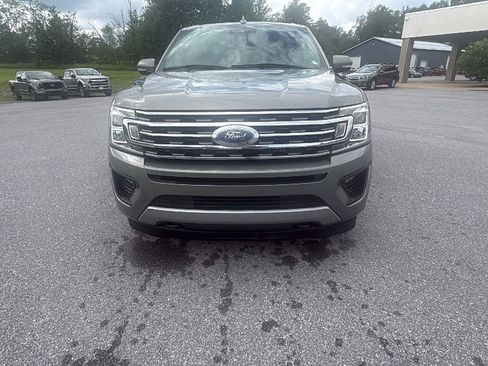 Used 2019 Ford Expedition XLT w/ Equipment Group 202A AWD/4WD image 9