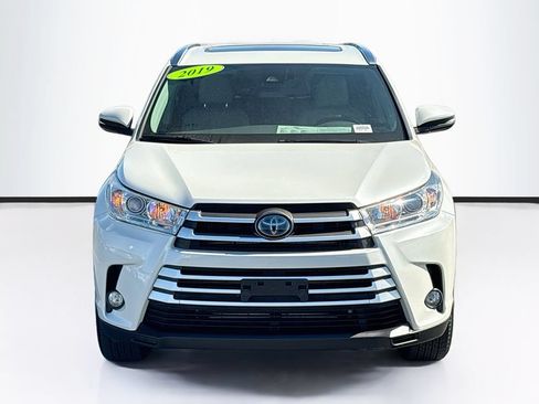 Used 2019 Toyota Highlander XLE AWD/4WD image 2