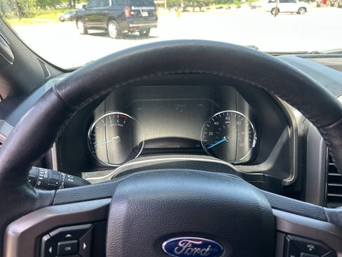 Used 2019 Ford Expedition XLT w/ Equipment Group 202A RWD image 8