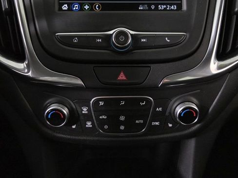 Used 2019 Chevrolet Equinox LT FWD image 25