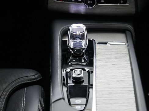 Certified 2023 Volvo XC90 T8 Ultimate w/ Protection Package Premier AWD/4WD image 33