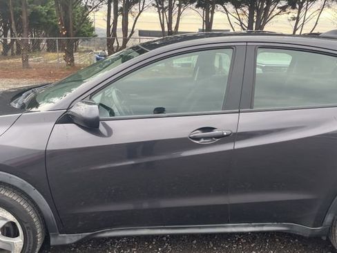 Used 2016 Honda HR-V LX image 4
