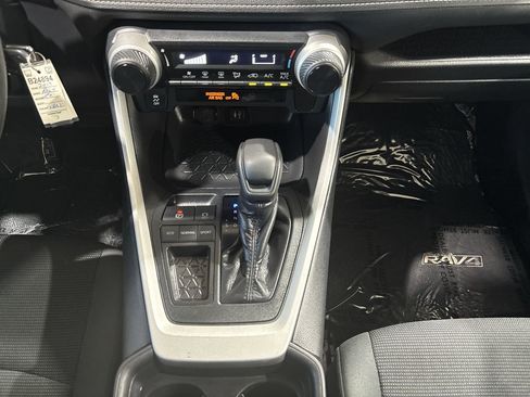 Certified 2019 Toyota RAV4 LE w/ Carpet Mat Package image 20