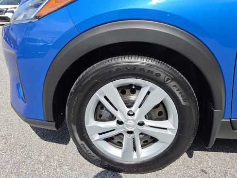 Used 2025 Nissan Kicks Play S FWD image 3