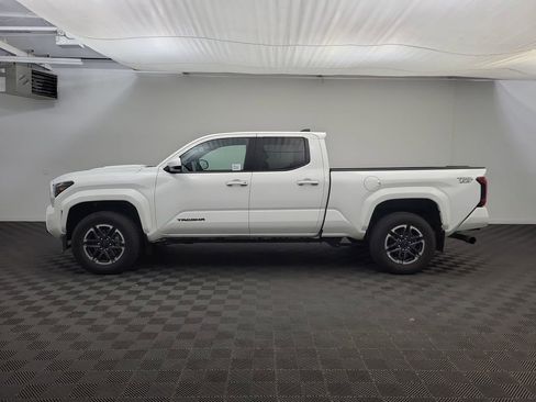 Used 2024 Toyota Tacoma TRD Sport image 2