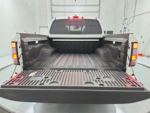 Used 2025 Nissan Frontier SV w/ SV Convenience Package image 43