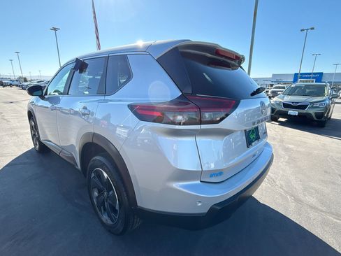 Used 2024 Nissan Rogue SV image 78