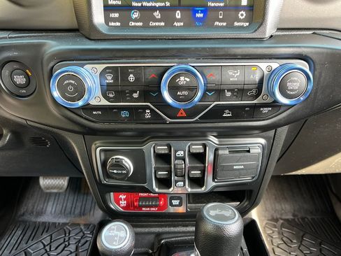 Used 2021 Jeep Wrangler Unlimited Rubicon 4xe w/ Cold Weather Group AWD/4WD image 17